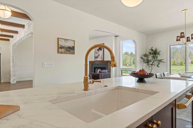 594 Contour Cove, Huntertown, IN 46748