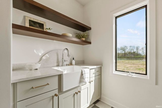 594 Contour Cove, Huntertown, IN 46748