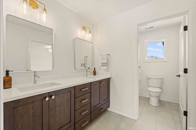 594 Contour Cove, Huntertown, IN 46748