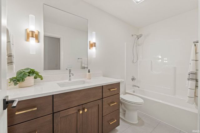 594 Contour Cove, Huntertown, IN 46748