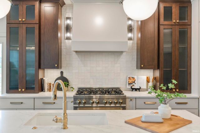 594 Contour Cove, Huntertown, IN 46748