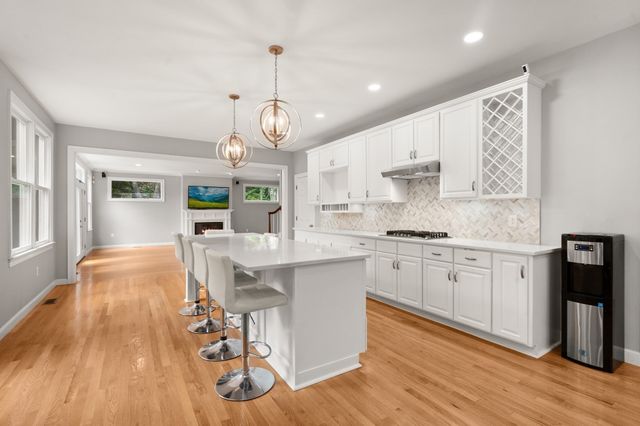 2 Wild Meadow Ln, Natick, MA 01760
