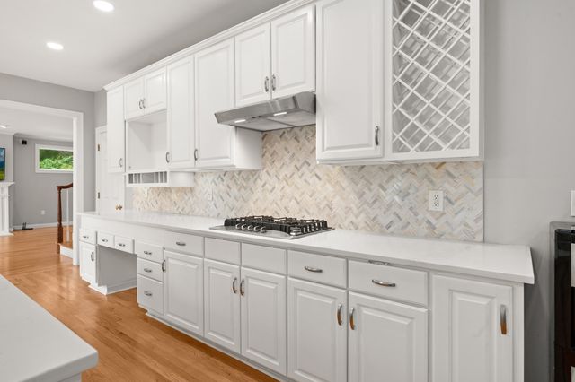 2 Wild Meadow Ln, Natick, MA 01760