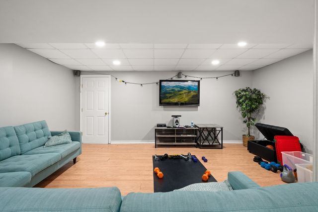 2 Wild Meadow Ln, Natick, MA 01760