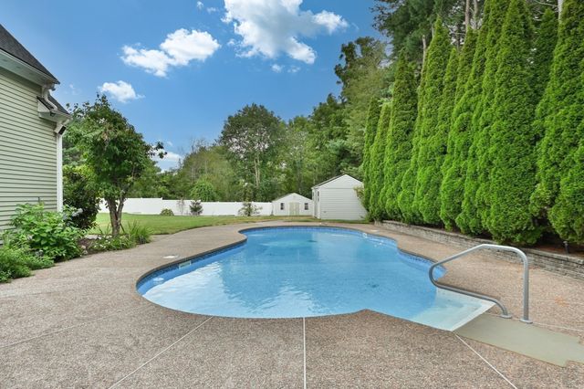 2 Wild Meadow Ln, Natick, MA 01760
