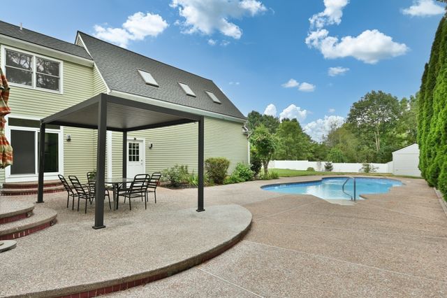 2 Wild Meadow Ln, Natick, MA 01760
