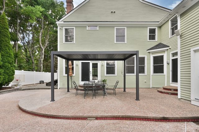 2 Wild Meadow Ln, Natick, MA 01760