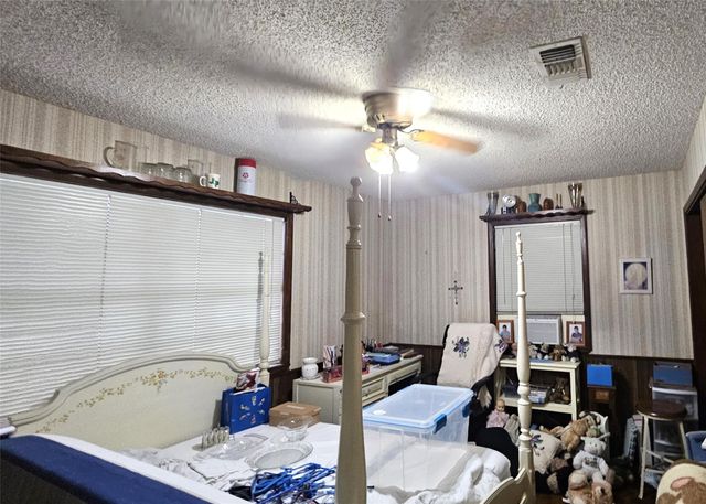 1315 E Main Street, Humble, TX 77338