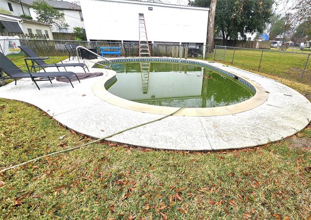 1315 E Main Street, Humble, TX 77338