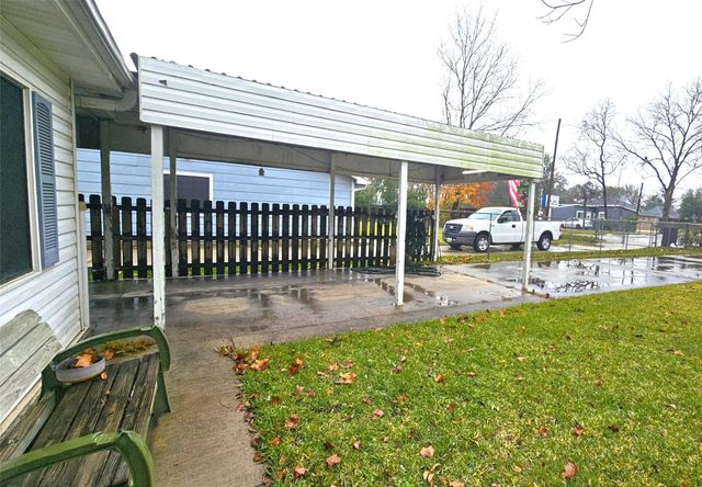 1315 E Main Street, Humble, TX 77338