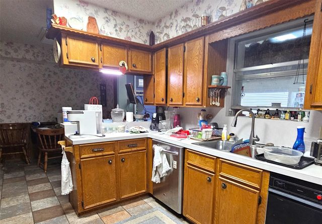 1315 E Main Street, Humble, TX 77338