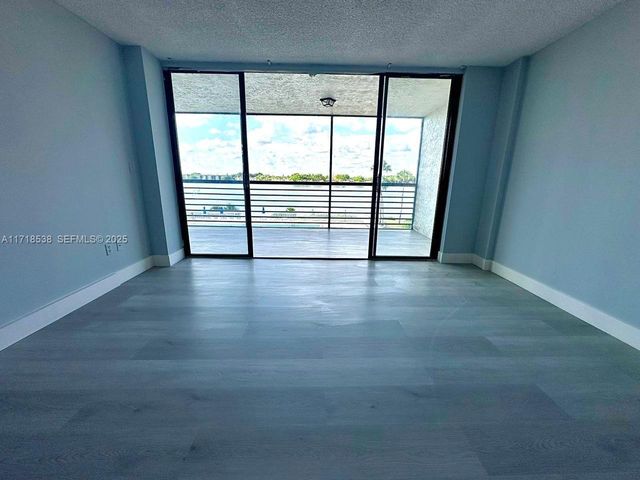 20840 San Simeon Way 305, Miami, FL 33179