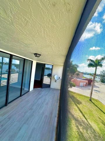 20840 San Simeon Way 305, Miami, FL 33179