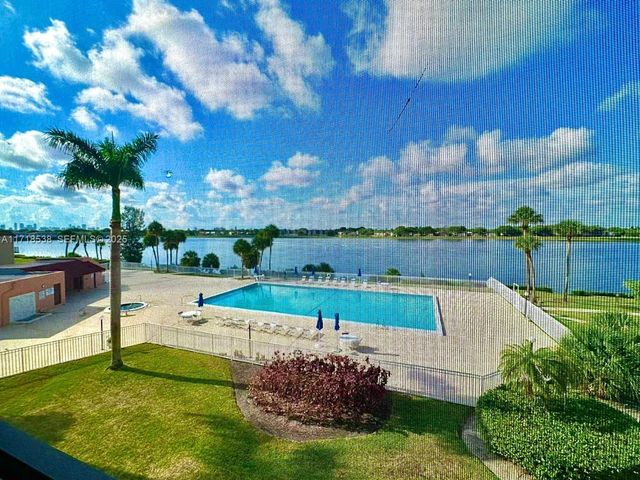 20840 San Simeon Way 305, Miami, FL 33179