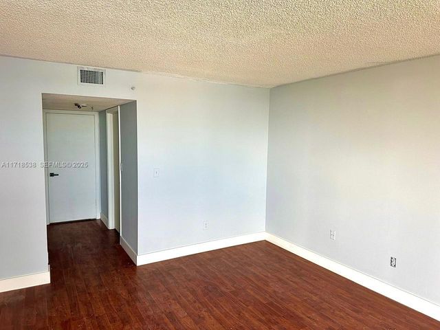20840 San Simeon Way 305, Miami, FL 33179