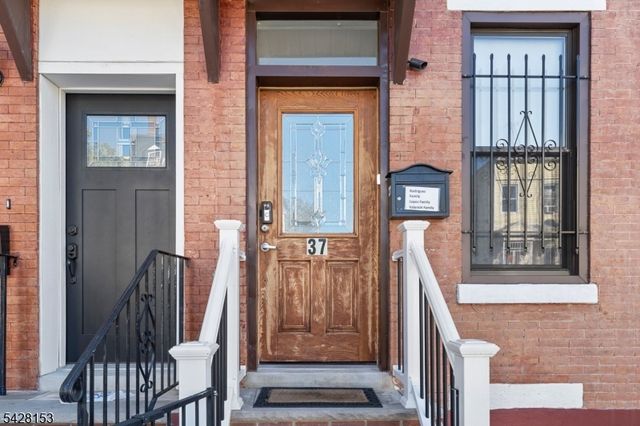 37 Emmet St, Newark City, NJ 07114