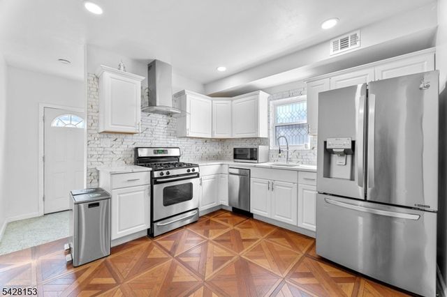 37 Emmet St, Newark City, NJ 07114