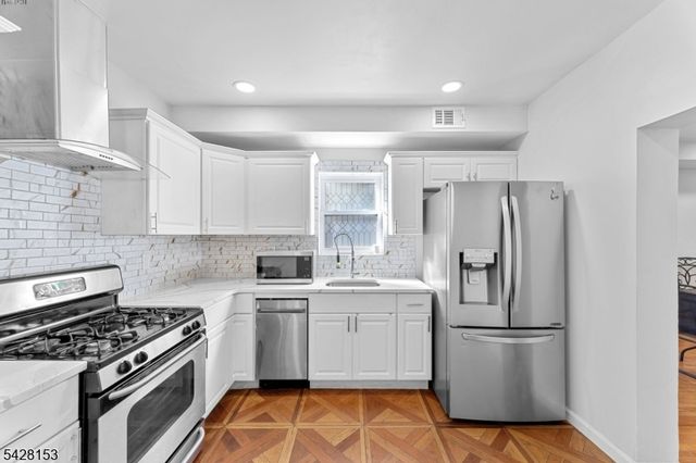 37 Emmet St, Newark City, NJ 07114