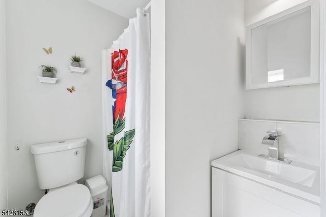 37 Emmet St, Newark City, NJ 07114