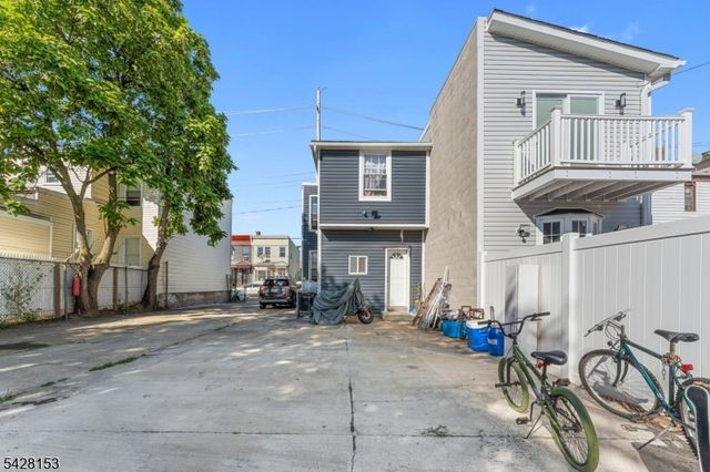 37 Emmet St, Newark City, NJ 07114