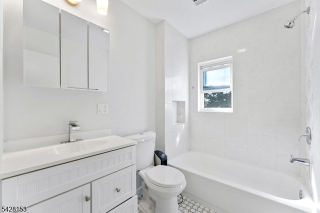 37 Emmet St, Newark City, NJ 07114