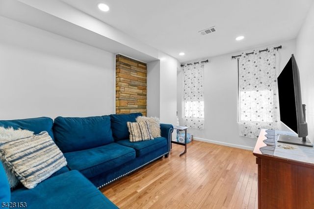 37 Emmet St, Newark City, NJ 07114