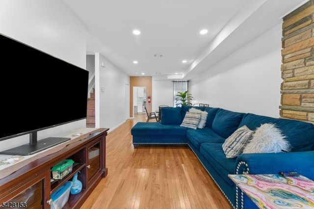 37 Emmet St, Newark City, NJ 07114