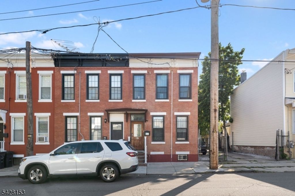 37 Emmet St, Newark City, NJ 07114