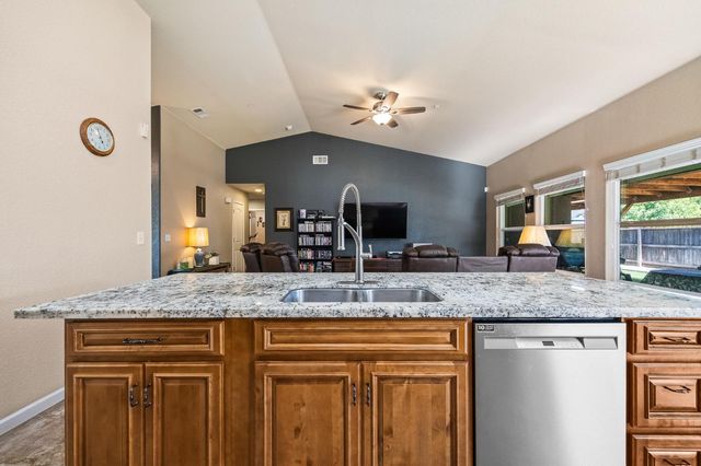 6503 E Dayton Avenue, Fresno, CA 93727