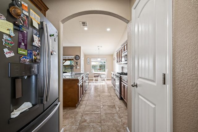 6503 E Dayton Avenue, Fresno, CA 93727