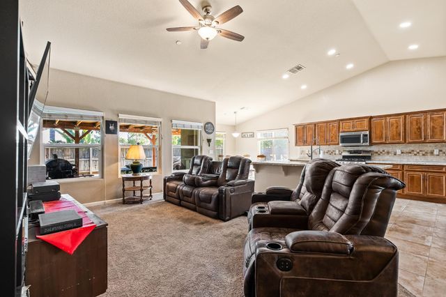 6503 E Dayton Avenue, Fresno, CA 93727
