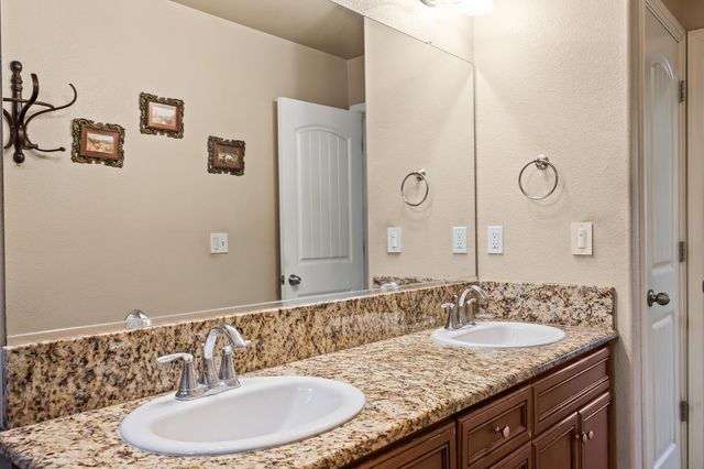 6503 E Dayton Avenue, Fresno, CA 93727