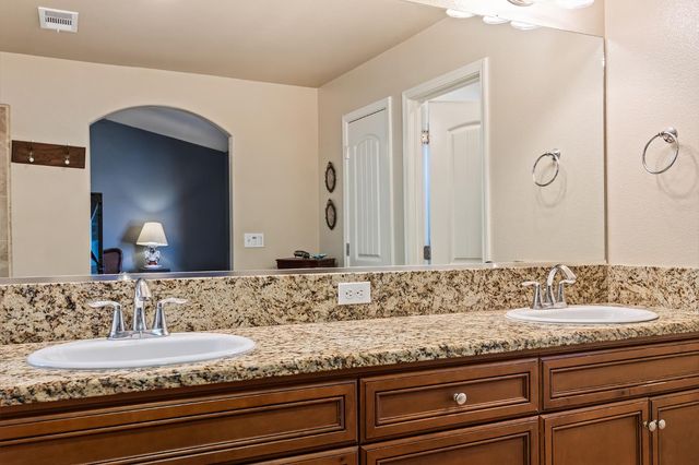 6503 E Dayton Avenue, Fresno, CA 93727
