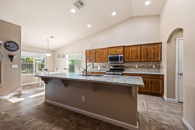 6503 E Dayton Avenue, Fresno, CA 93727