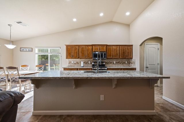 6503 E Dayton Avenue, Fresno, CA 93727