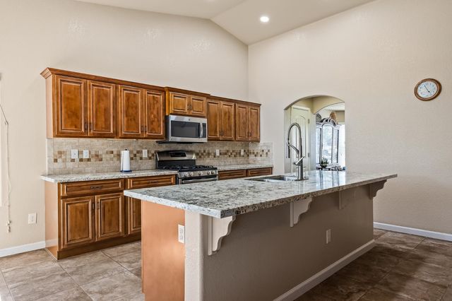 6503 E Dayton Avenue, Fresno, CA 93727