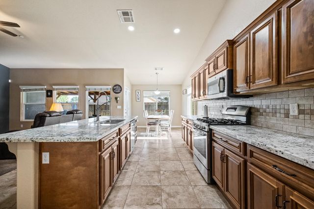 6503 E Dayton Avenue, Fresno, CA 93727