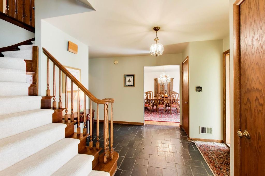570 N Forest Drive, Addison, IL 60101 — photo 4
