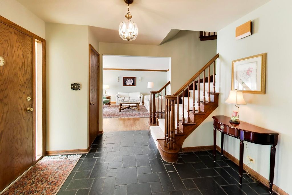 570 N Forest Drive, Addison, IL 60101 — photo 5