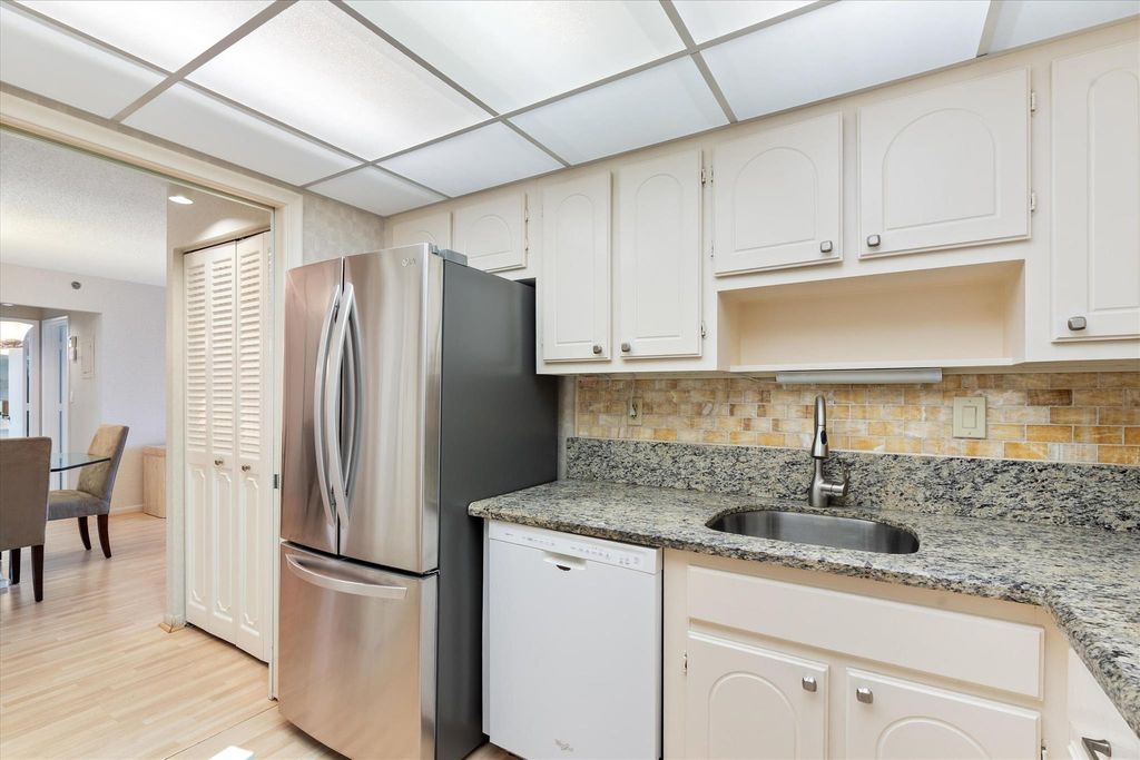 Image 11 of property listing at 3215 S Ocean Boulevard 906, Highland Beach, FL 33487