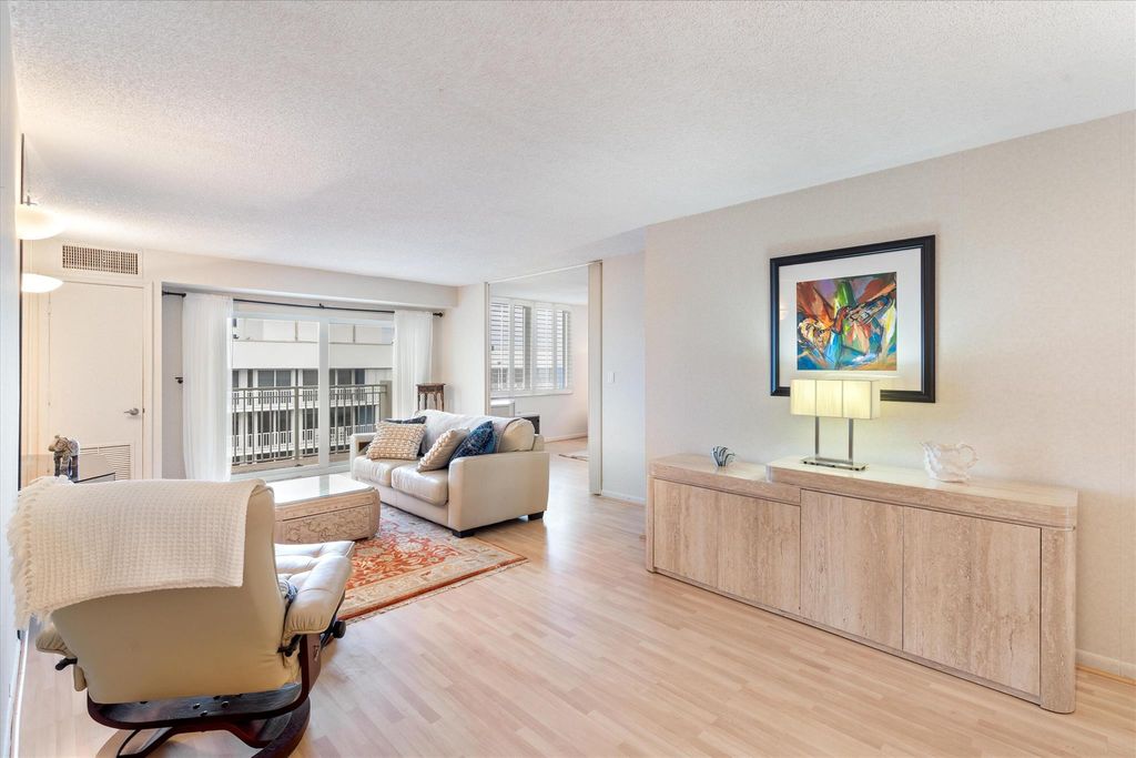 Image 6 of property listing at 3215 S Ocean Boulevard 906, Highland Beach, FL 33487