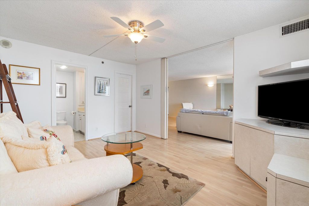 Image 8 of property listing at 3215 S Ocean Boulevard 906, Highland Beach, FL 33487