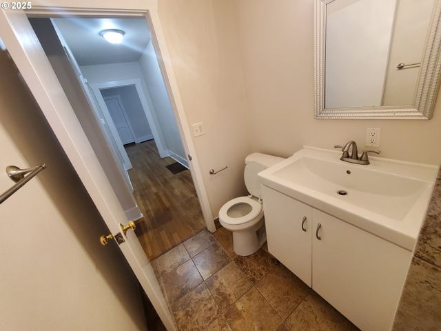 122 S 8TH St, St Helens, OR 97051