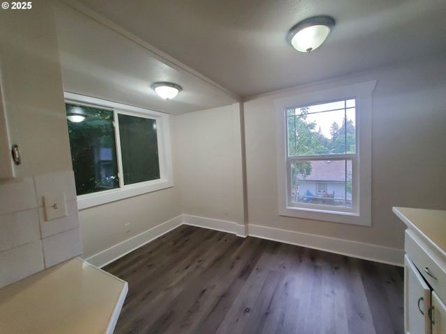 122 S 8TH St, St Helens, OR 97051