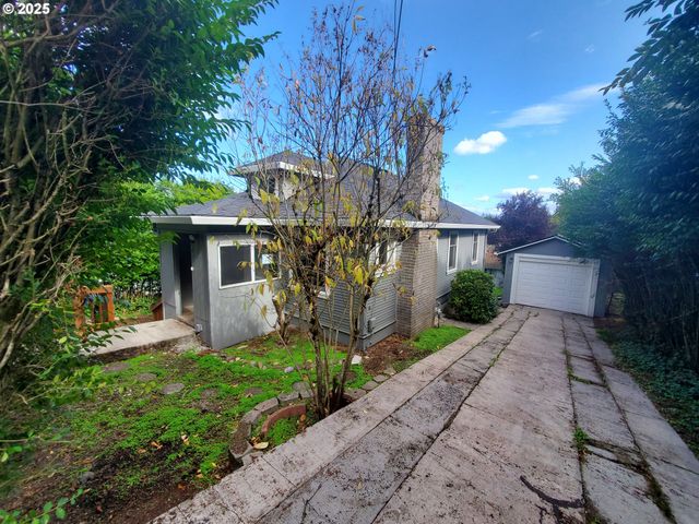 122 S 8TH St, St Helens, OR 97051