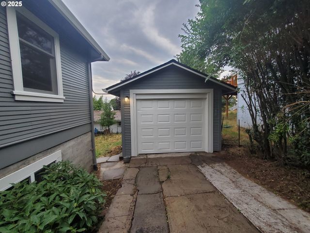 122 S 8TH St, St Helens, OR 97051