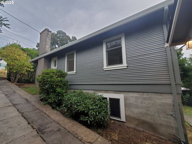 122 S 8TH St, St Helens, OR 97051