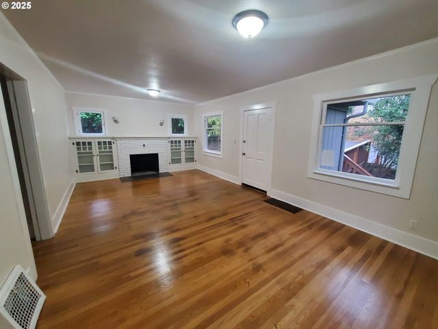 122 S 8TH St, St Helens, OR 97051