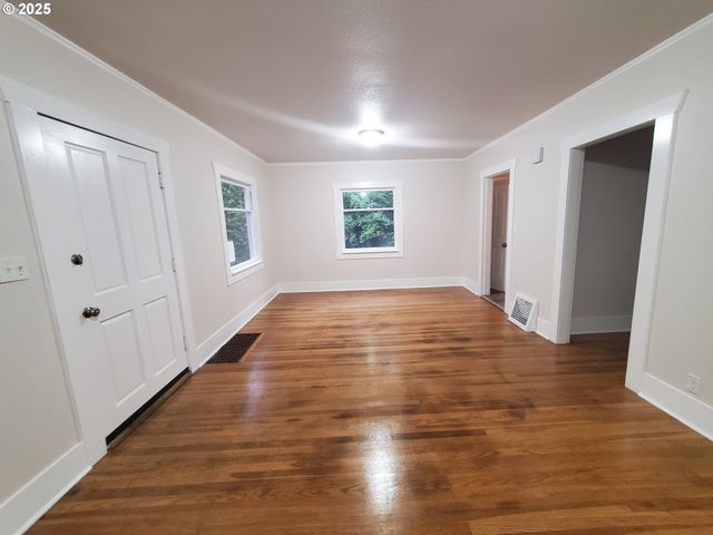 122 S 8TH St, St Helens, OR 97051