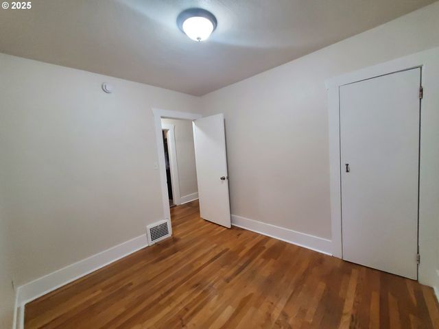 122 S 8TH St, St Helens, OR 97051